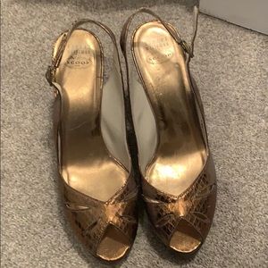 Bronze, skin Stuart Weitzman sling backs